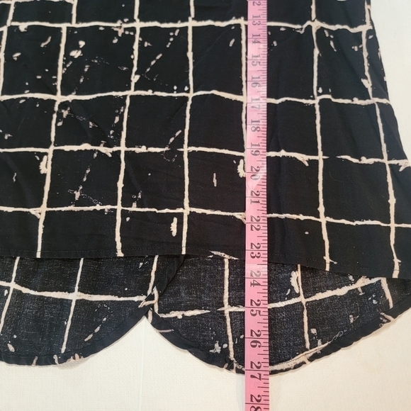 Versona size medium black cream lines with flaps in back. Long sleeve. - Picture 9 of 13